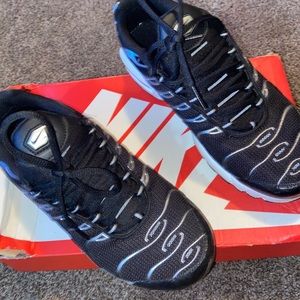 Air max plus grade school